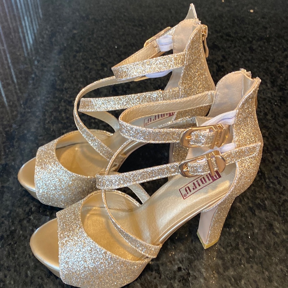 Gold glitter size 7.5,  5 inch heel zipper back